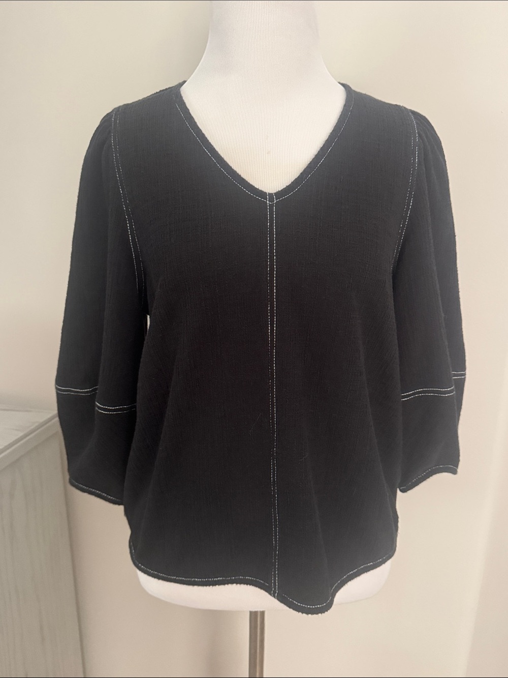 Anthropologie Current Air Black V-Neck Top with Contrast Stitching, sz XS